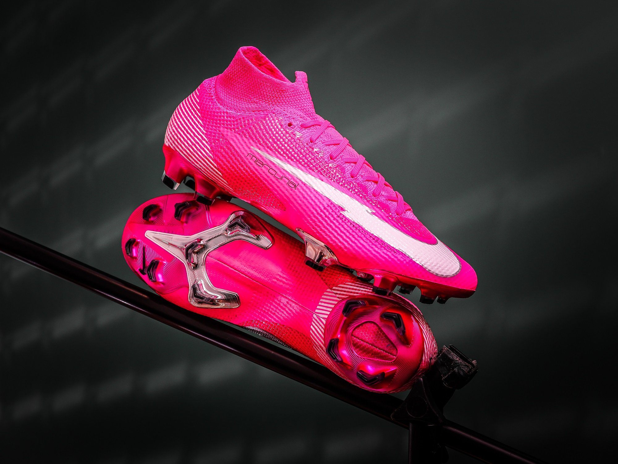 mbappe rosa cleats