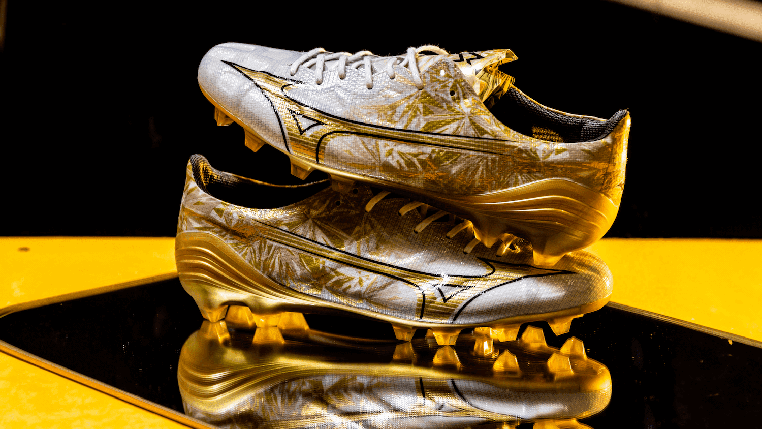 Mizuno Alpha 'Prism Gold' Pack | Ultra Football