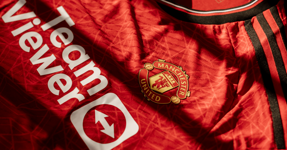 Adidas ultraboost x manchester united sales red rose