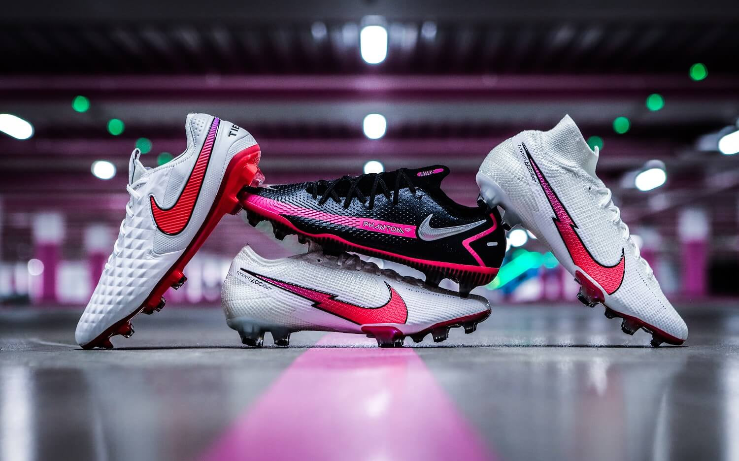 Nike Drop The Stunning Flash Crimson Pack