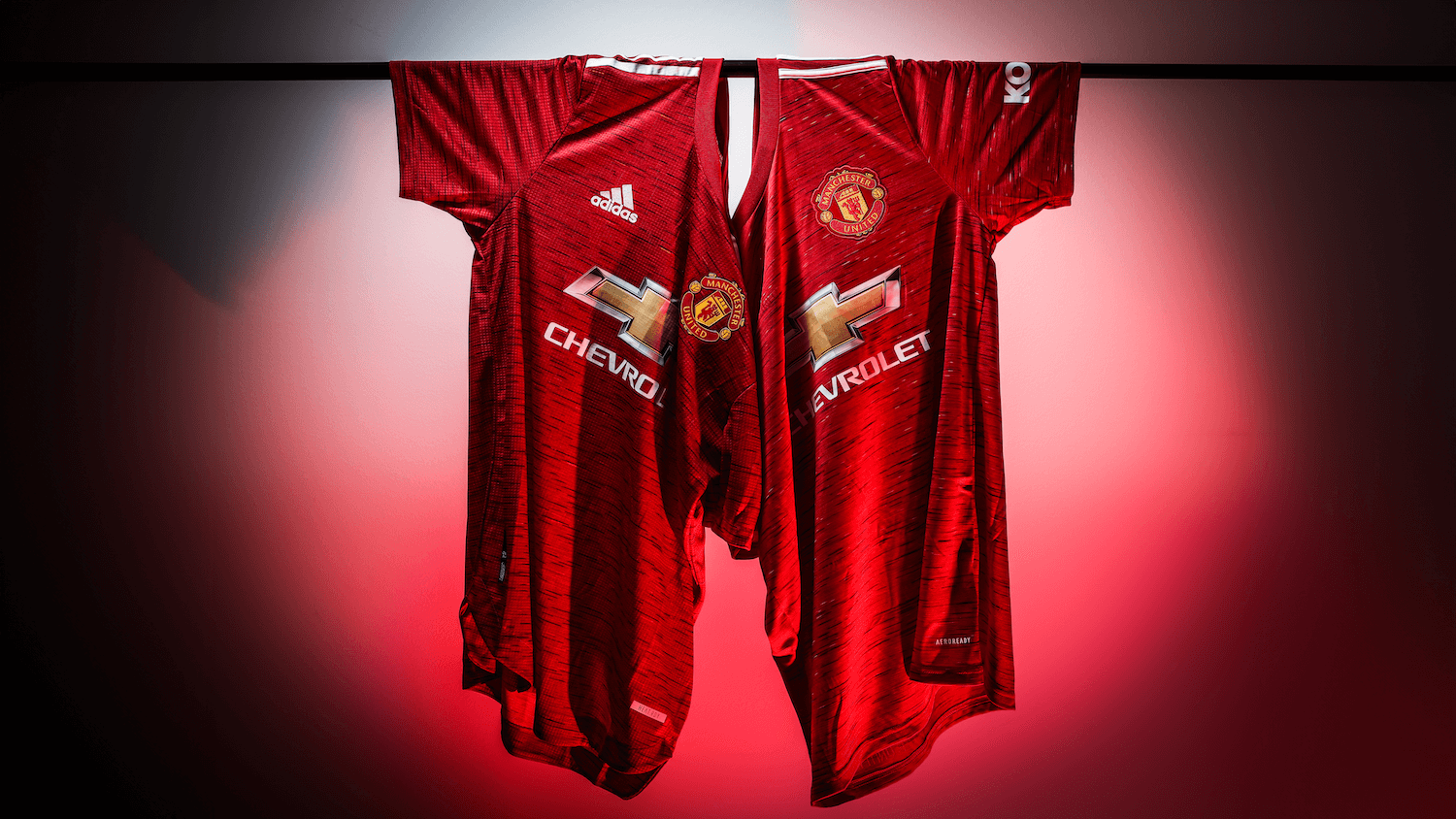 What’s the Difference Between a Replica and Authentic Football Jersey?