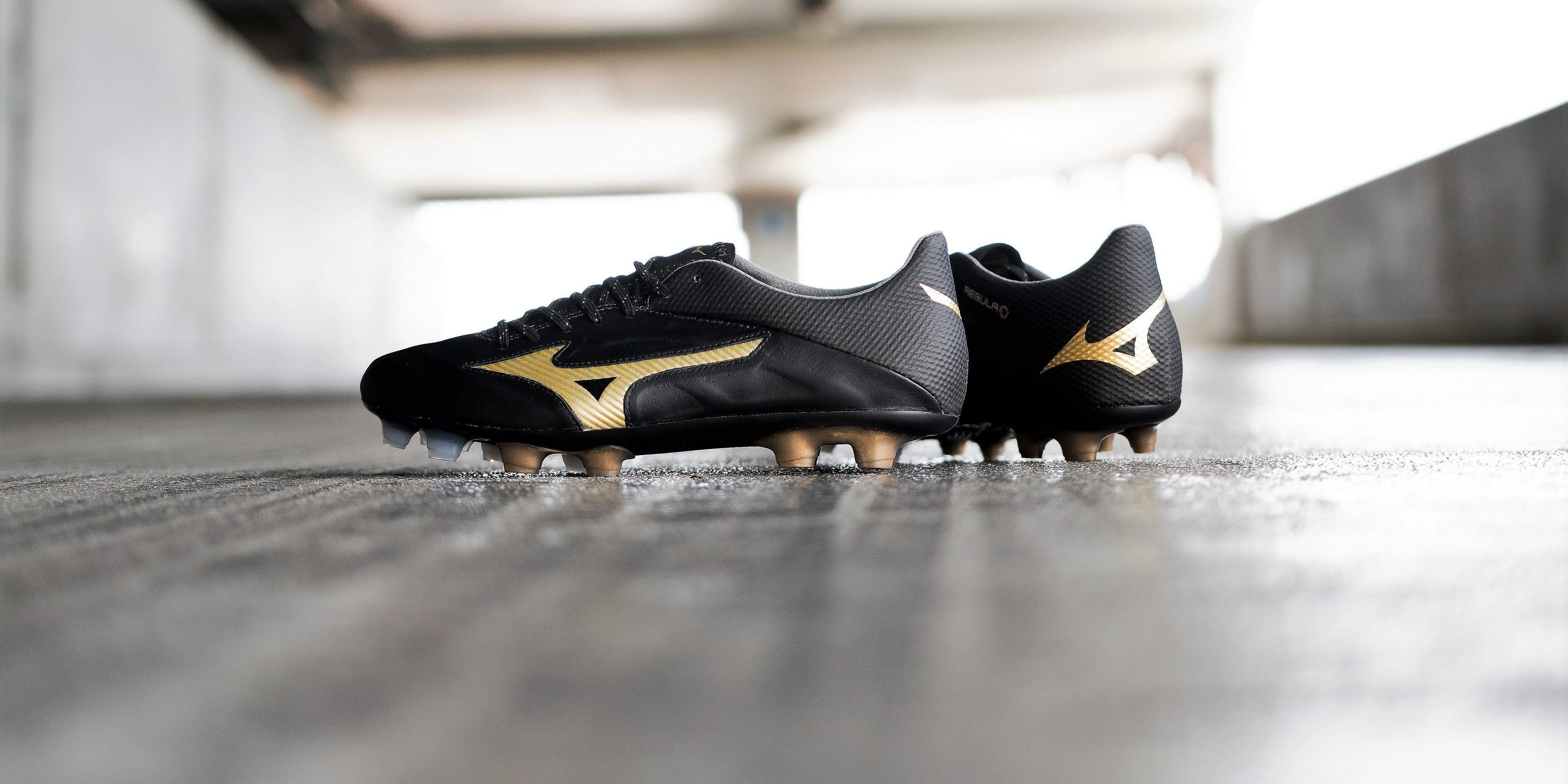 Mizuno launches the Gold Rebula V1