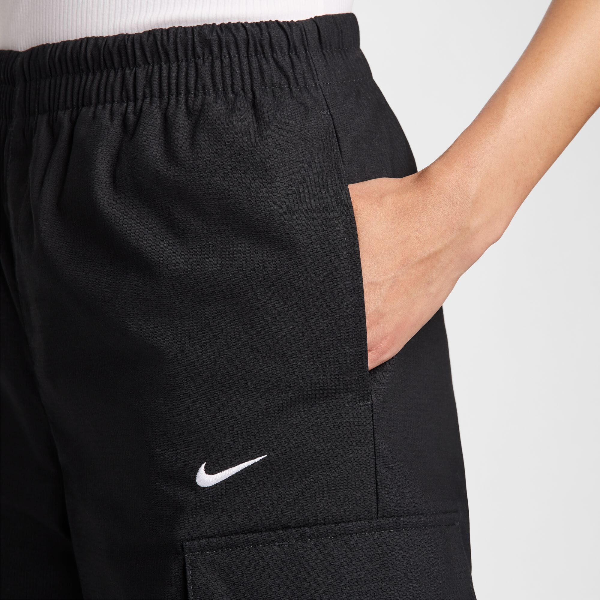 Women's Mid-Rise Woven Cargo Pants (FV7643-010) Lifestyle Pants Nike