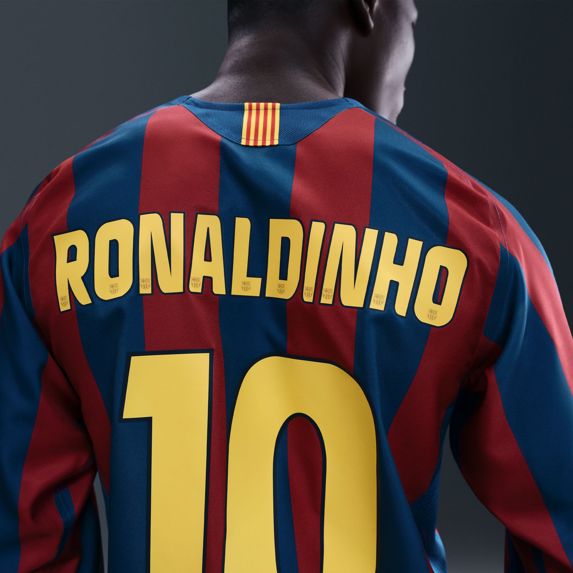Barcelona 2005/2006 Home Long Sleeve Jersey #Ronaldinho10 - Special Edition (HQ1462-471)