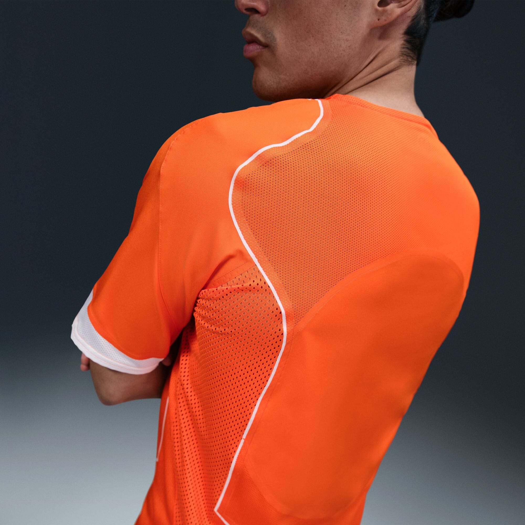 Netherlands 2004 Total 90 Reissue Jersey (HV4427-819) Apparel Nike