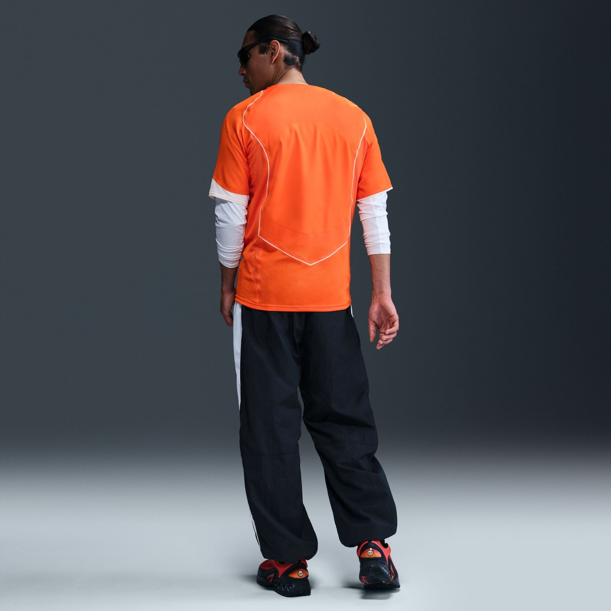 Netherlands 2004 Total 90 Reissue Jersey (HV4427-819) Apparel Nike