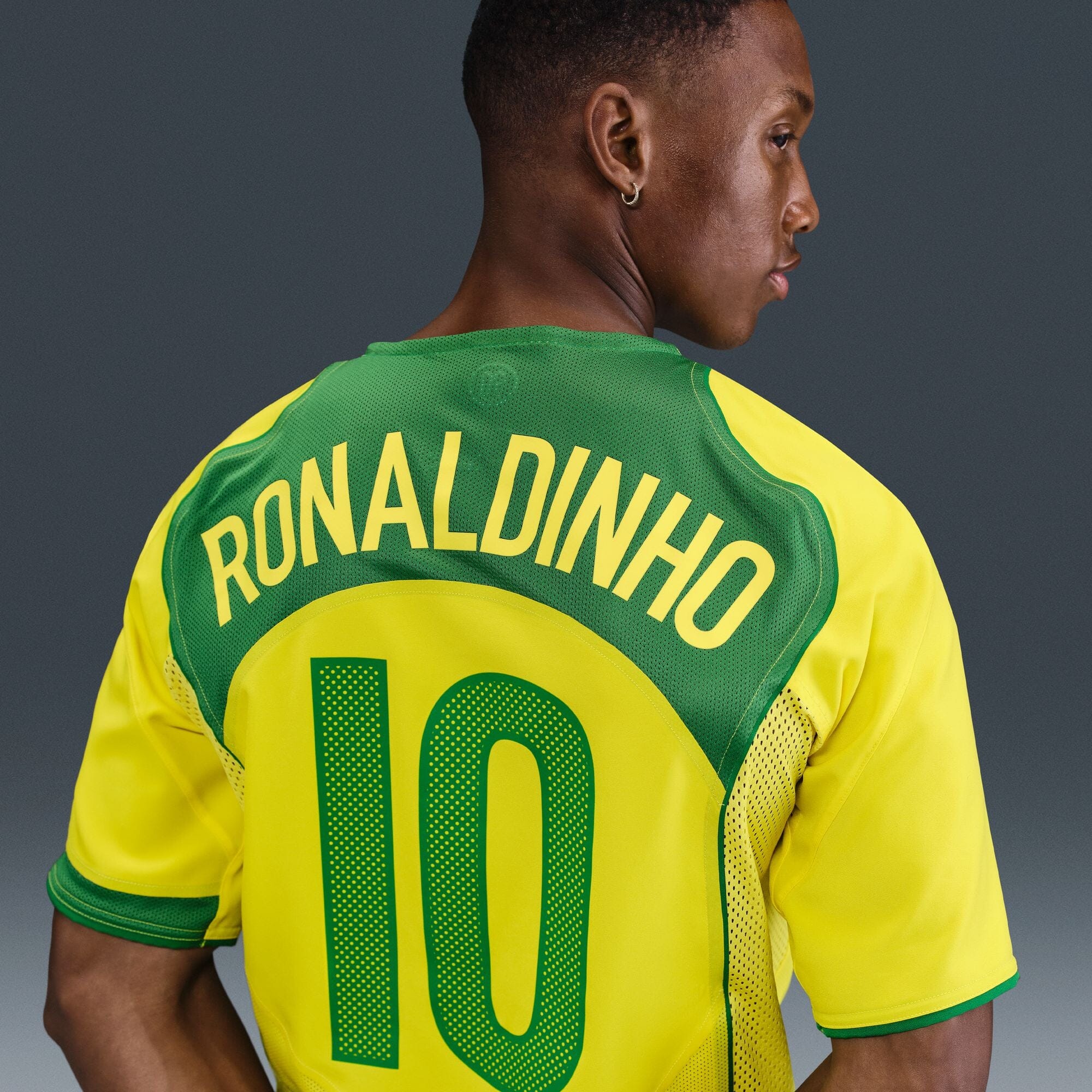 Brazil 2004 Total 90 Reissue Jersey #Ronaldinho10 (IF2941-731) Apparel Nike