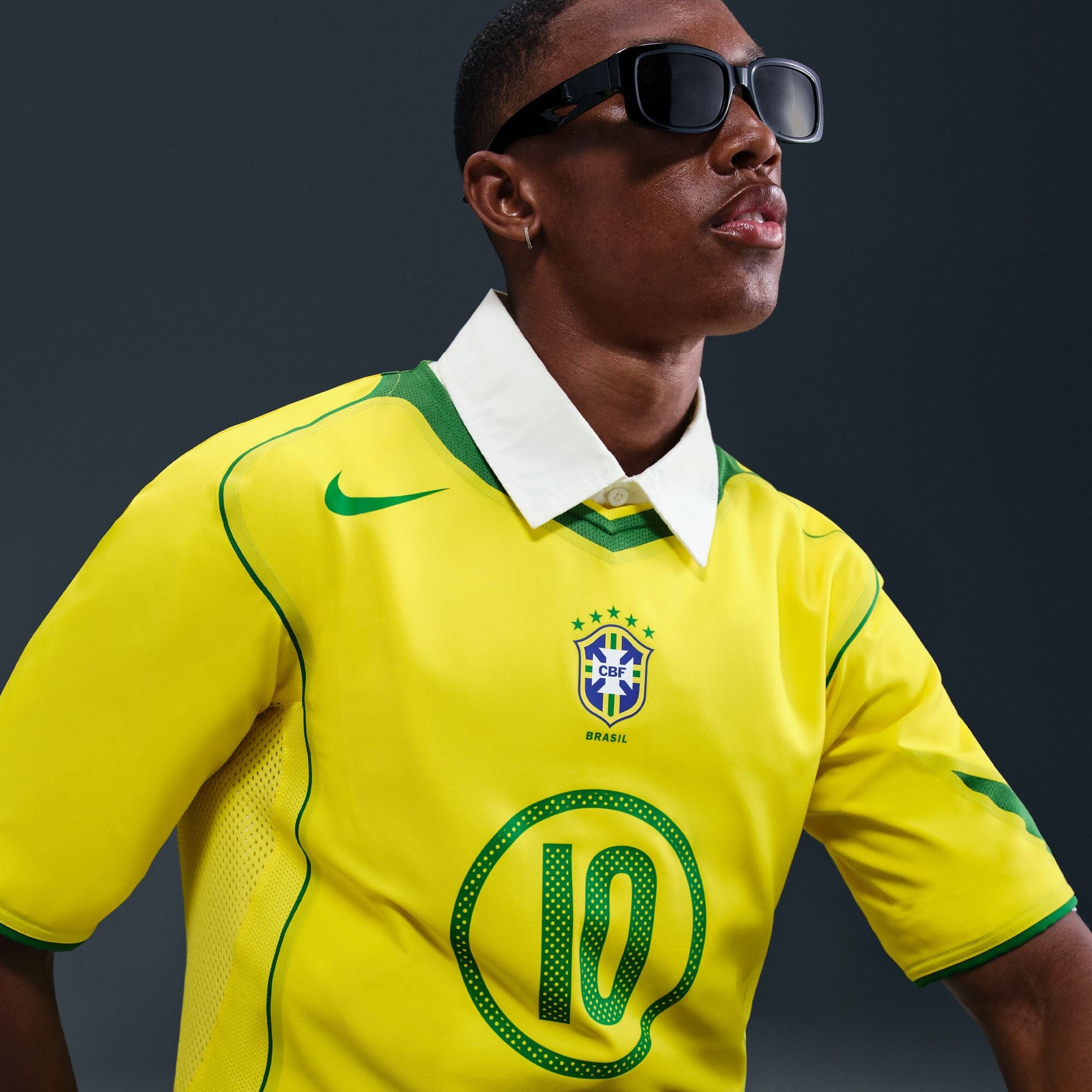 Brazil 2004 Total 90 Reissue Jersey #Ronaldinho10 (IF2941-731) Apparel Nike