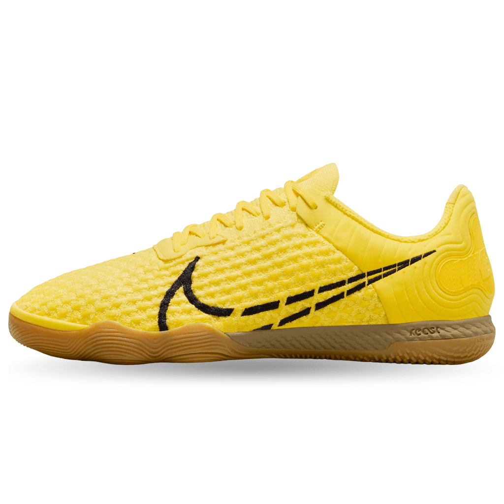 Football shoes under deals 700