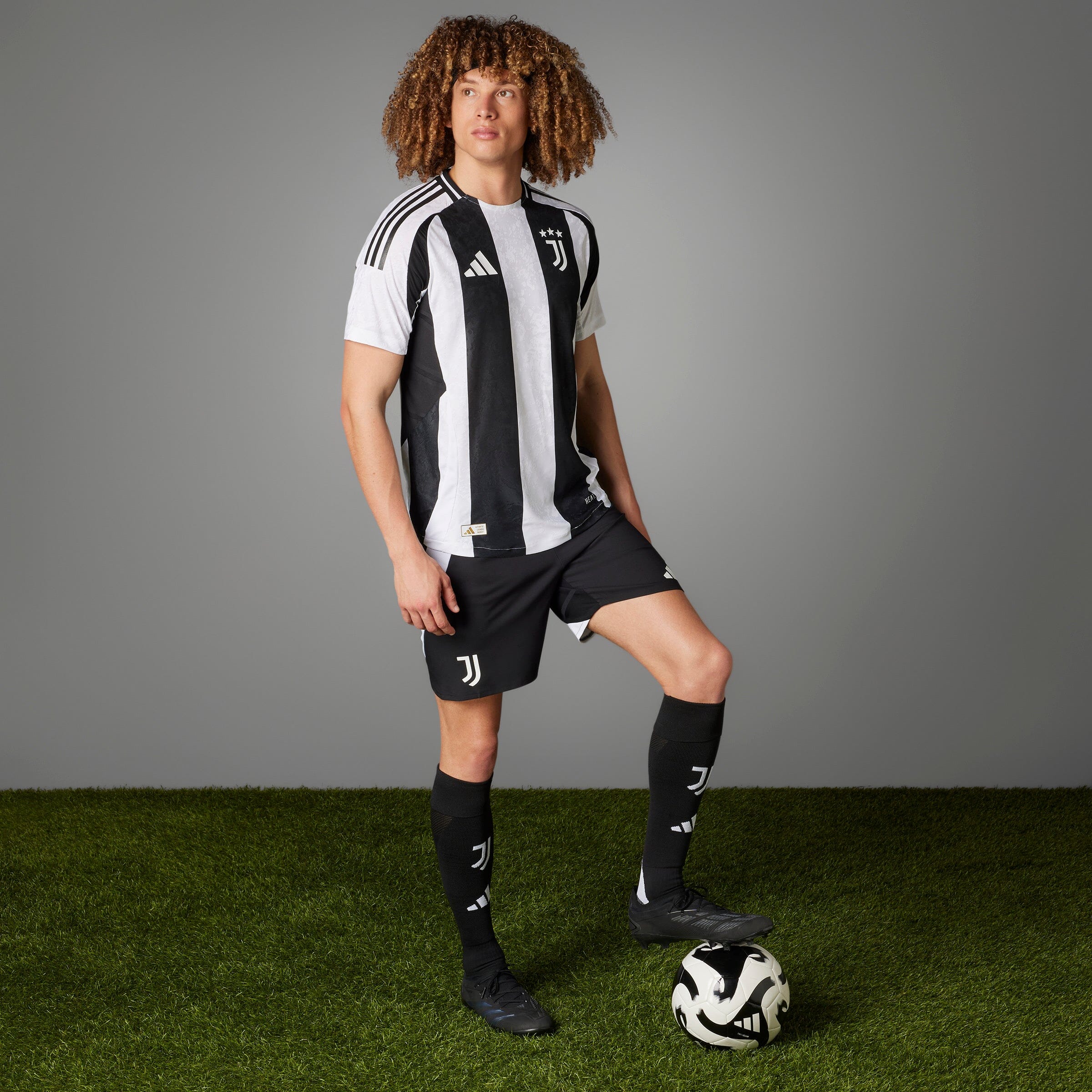 Juventus 24/25 Home Authentic Jersey (IT6056) Licensed Jersey Adidas