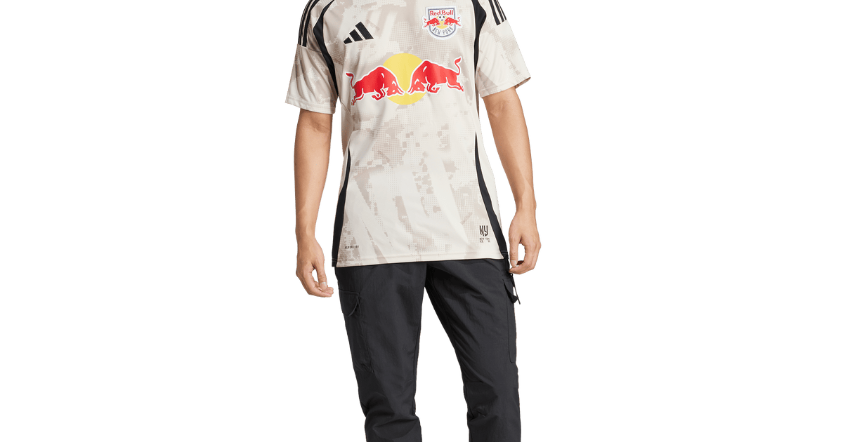 IV5057_7_APPAREL_On_Model_Stan