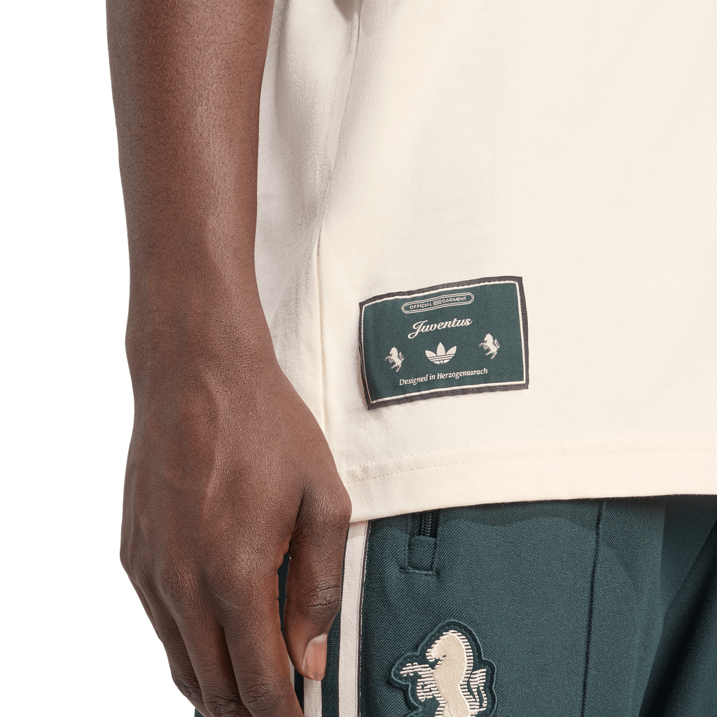 Juventus Terrace Icons T-Shirt (JM9453)