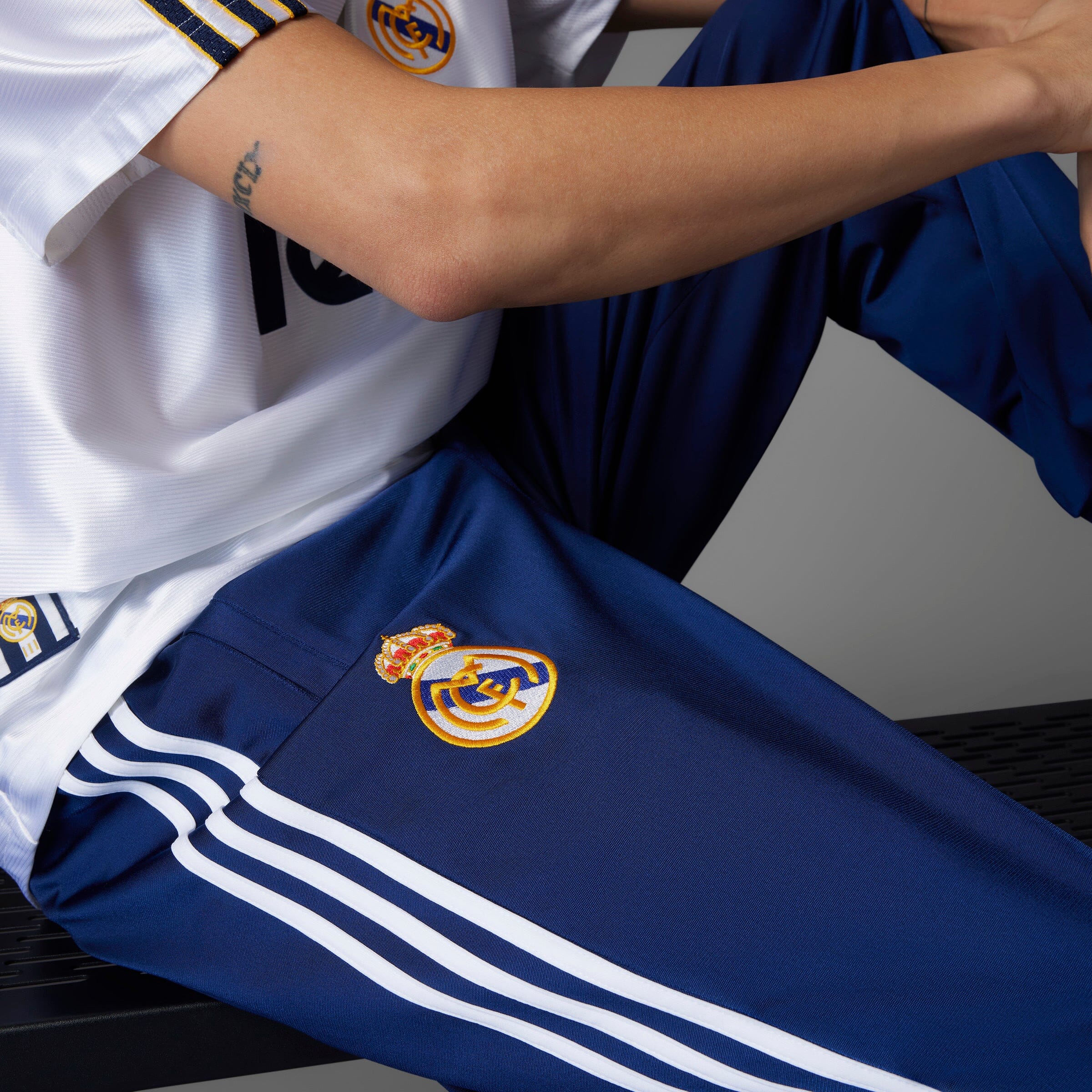 Real Madrid 1999/2000 Track Pants - Special Edition (JW1994) Apparel Adidas