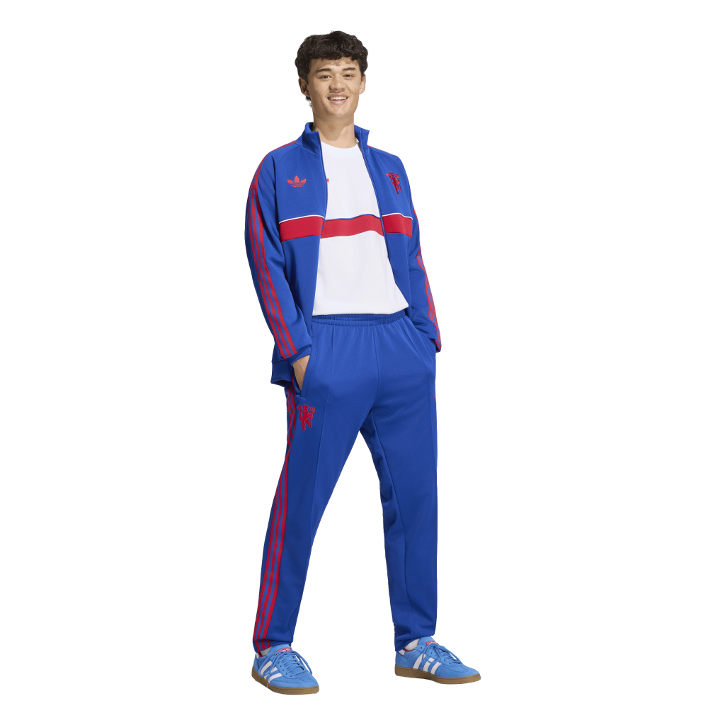 KH4817_4_APPAREL_OnModel_WalkingView_transparent.png