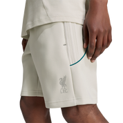 Liverpool FC Spacer Teamgeist 26 Shorts (KX7712)