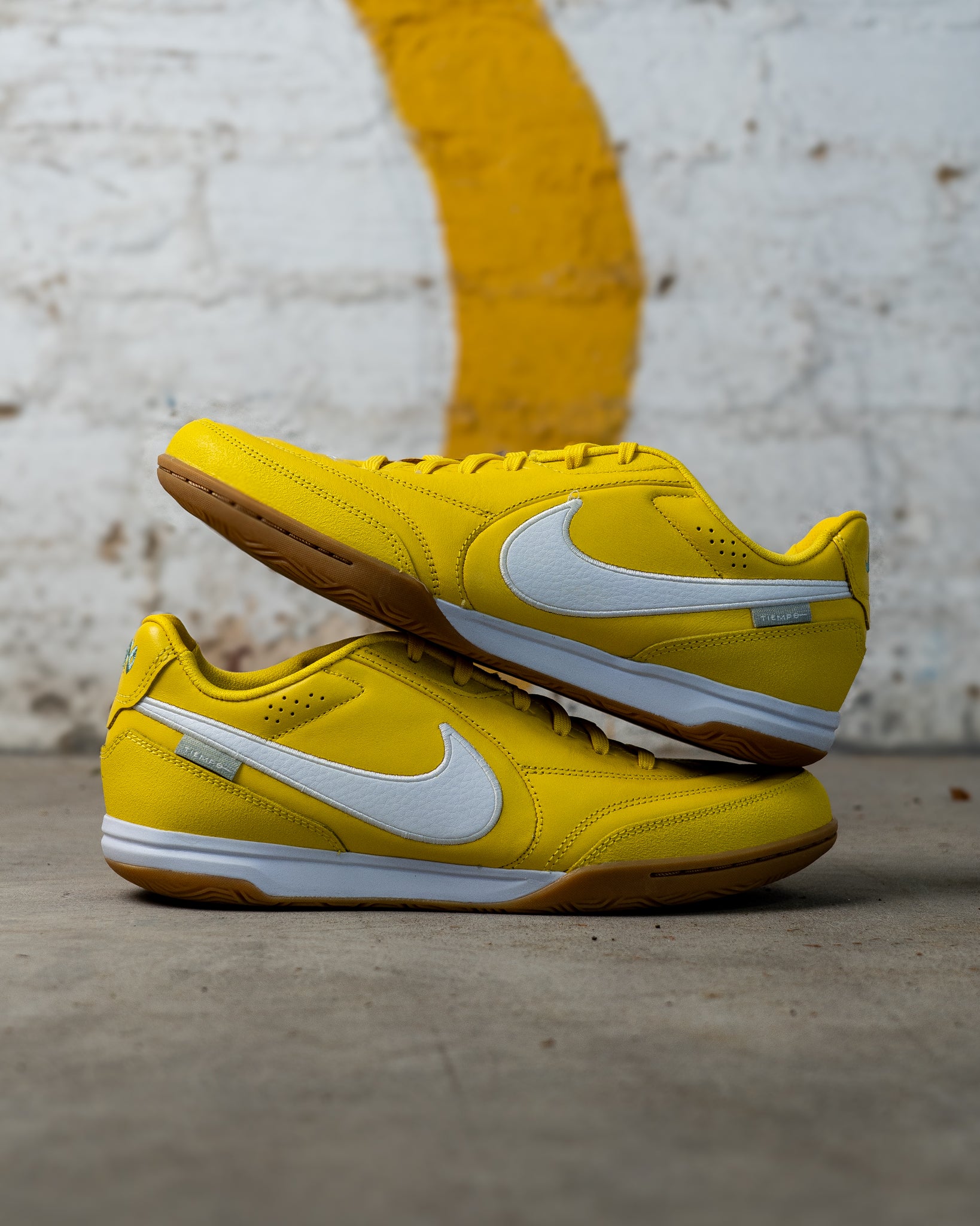 UF_Nike_Indoor_Joga_Bonito_yellow-6.jpg