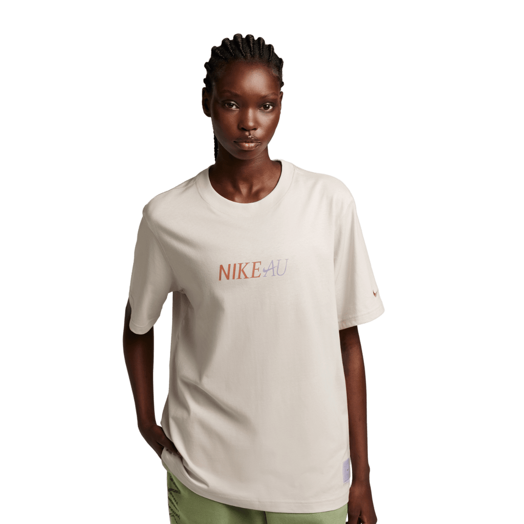Women's AU Sportswear Tee (FN7370-104)