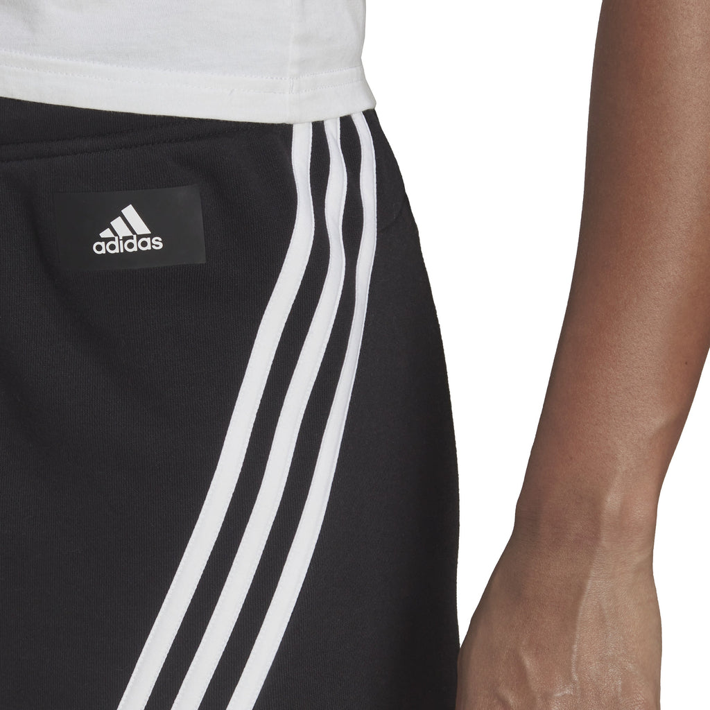 Sportswear Future Icons 3-Stripes Short (H57305)